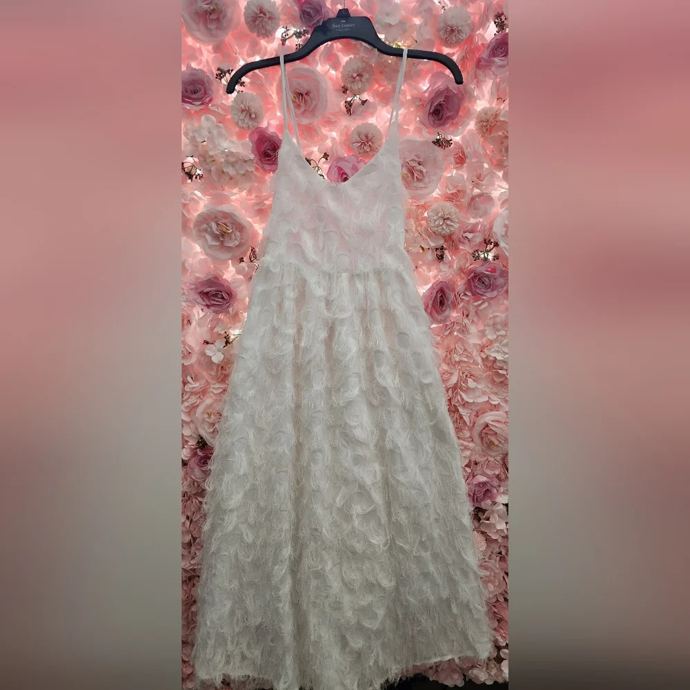 Elegant White Fringe Dress - Picture 3 of 4